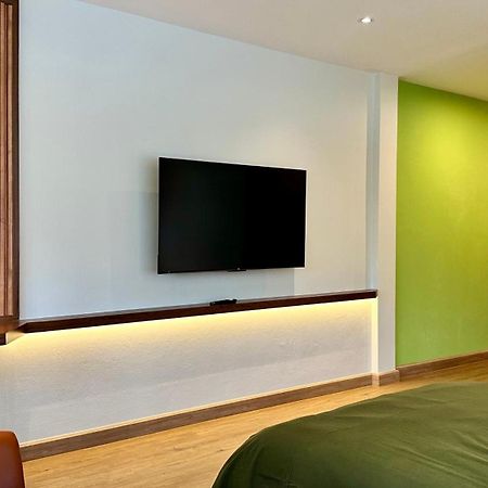 The Tangerine Guesthouse Бангкок Экстерьер фото