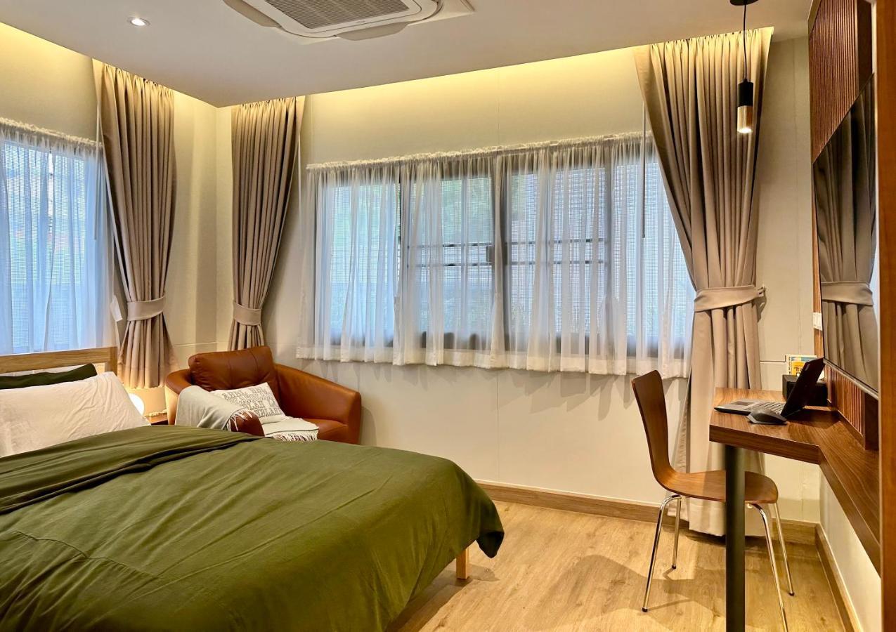 The Tangerine Guesthouse Бангкок Экстерьер фото