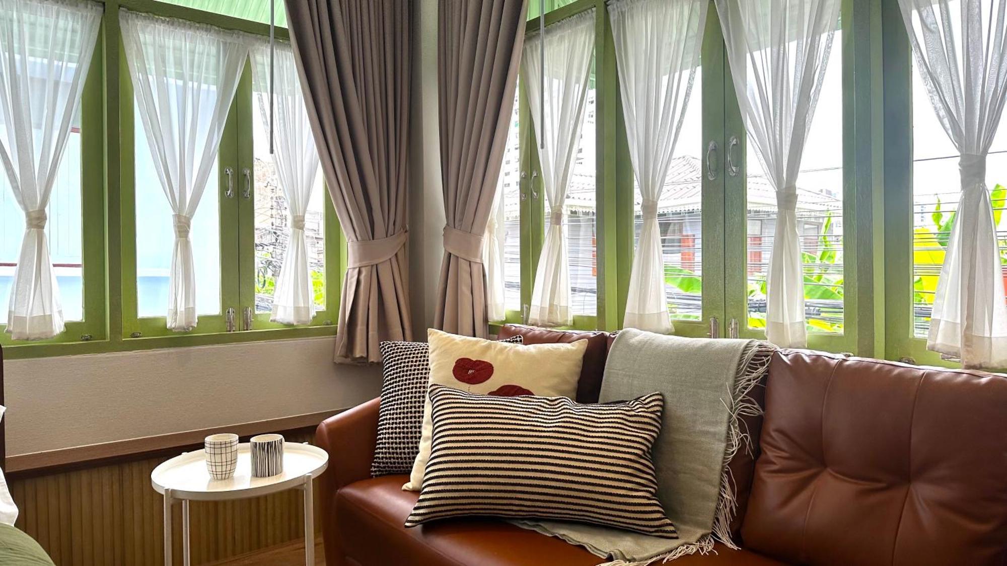 The Tangerine Guesthouse Бангкок Экстерьер фото