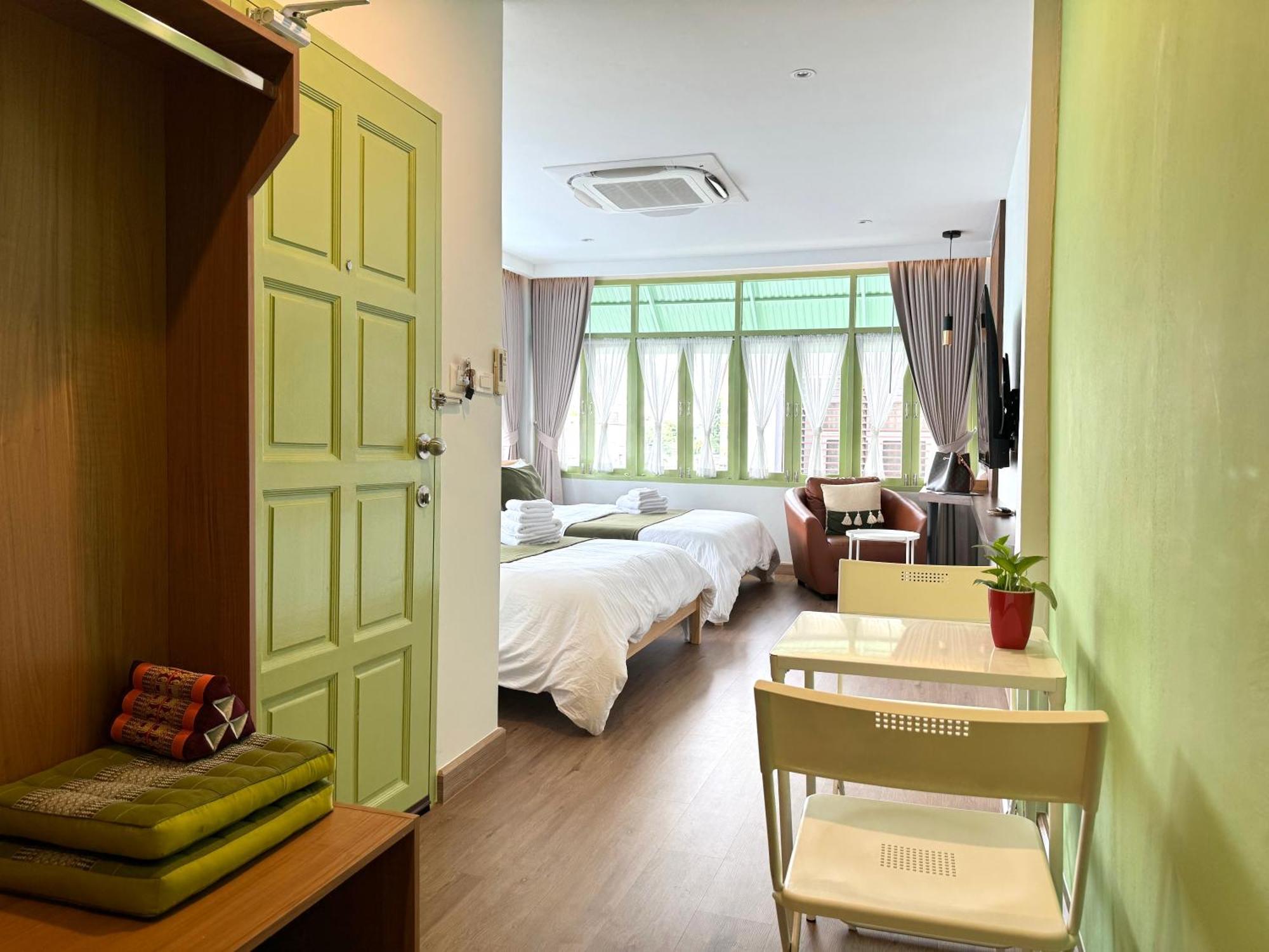 The Tangerine Guesthouse Бангкок Экстерьер фото